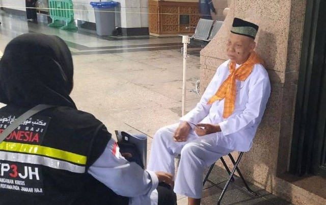 Suharto (71) di Masjid Nabawi minta pulang ke Cijantung urus Karang Taruna. Foto: Dok. MCH 2023