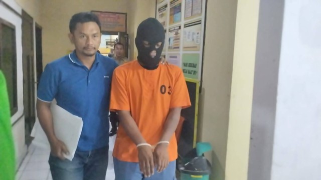 Tak Diberi Uang Rp 3 Ribu, Preman di Makassar Bakar 3 Mobil