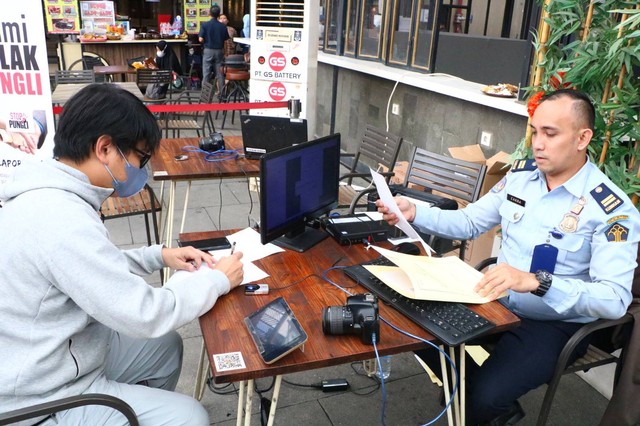 Kantor Imigrasi melayani dua ribu pemohon paspor kolektif yang diselenggarakan di Distrik 1 Meikarta Kabupaten Bekasi pada Senin-Minggu (12-18/06/2023). Foto: Ditjen Imigrasi