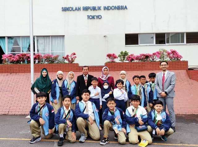 Siswa SD Muhammadiyah 4 Surabaya saat berkunjung ke Sekolah Republik Indonesia Tokyo (SRIT). Foto-foto: Dok. SD Muhammadiyah 4 Surabaya