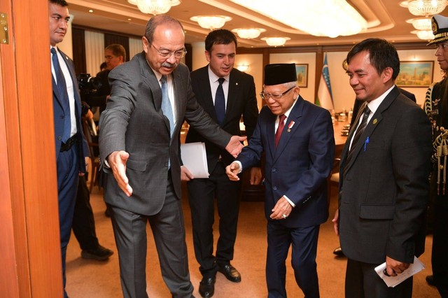 Ma'ruf Usul PM Uzbekistan Bangun Sukarno Memorial Library Di Makam Imam ...