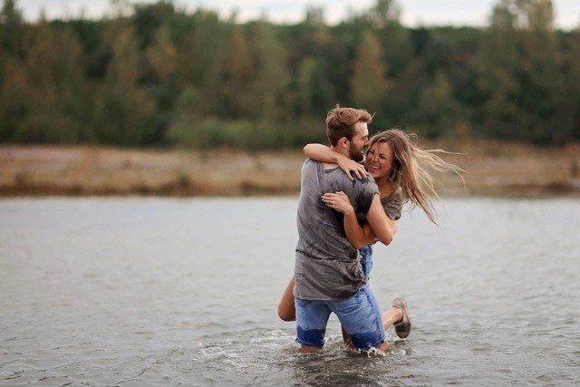 Ilustrasi cara membahagiakan pacar. Sumber foto: pexels/Leah Kelley.