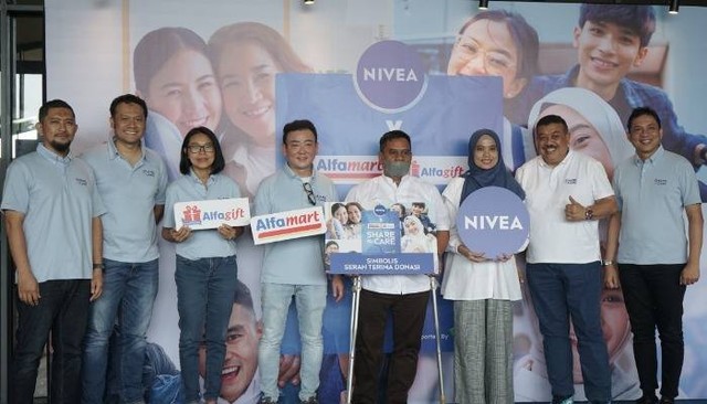 NIVEA dan Alfamart bersama Dompet Dhuafa menggelar Halal Bi Halal pada Rabu (7/6/2023) di Pondok Kemangi, Alam Sutera, Tangerang Selatan. Share The Care sendiri merupakan program kolaborasi antara PT Beiersdorf Indonesia (NIVEA) dan Alfamart dengan menggandeng Dompet Dhuafa sebagai mitra kebaikan.