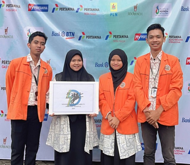 Tim Mahasiswa Teknik Kimia Universitas Ahmad Dahlan (UAD) juara III dalam gelaran Diponegoro Sustainability Industry Festival (Foto: Istimewa)