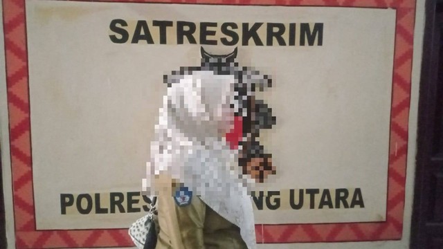 Tak Kembalikan Emas 39 Gram Milik Teman, Oknum Guru Honorer di Lampung Ditangkap