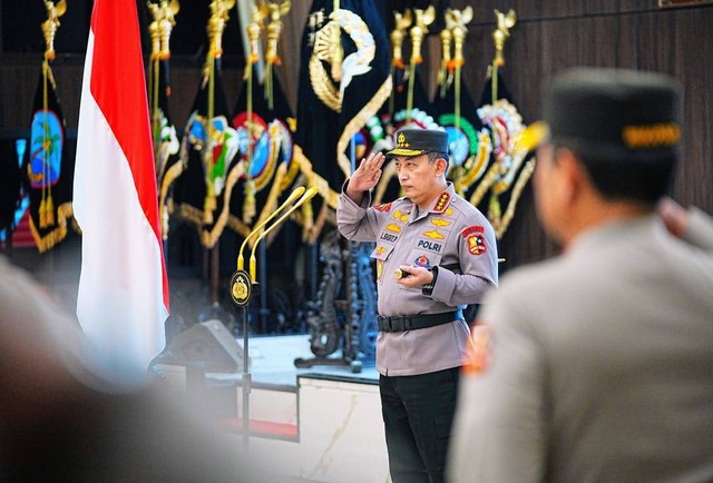 Kapolri, Jenderal Listyo Sigit Prabowo, memimpin upacara kenaikan pangkat 11 pati Polri di Gedung Rupatama Mabes Polri. Foto: Dok. Istimewa