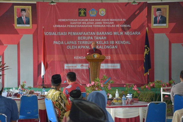 Pembukaan pertemuan dengan masyarakat oleh Plt, Kepala Kantor Wilayah Kemenkumham Jateng