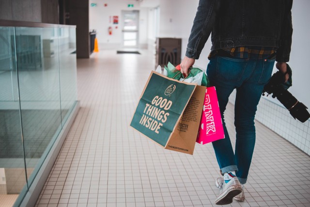  Cara Cek Paket Shopee , Foto: Unsplash/Erik Mclean