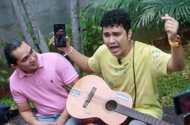 Artis Aldi Taher berpose kepada wartawan usai mengisi acara di kawasan Tendean, Jakarta, Kamis, (15/6/2023).
 Foto: Agus Apriyanto