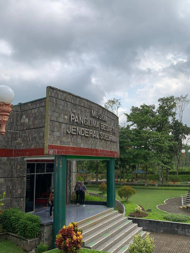 Tampilan depan Museum Jenderal Soedirman di Purwokerto, Kabupaten Banyumas, Jawa Tengah, Kamis (08/06/2023) | sumber: dok.pribadi