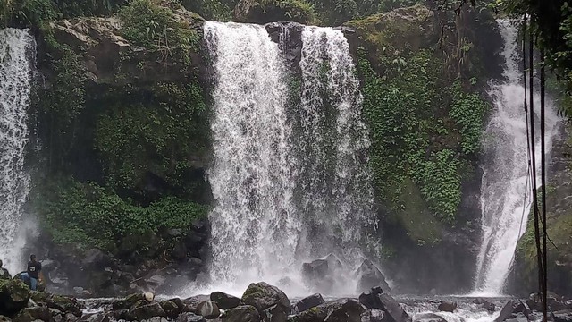 Daya tarik wisatawan berupa tiga buah air terjun curug jenggala yang mempesona, Foto: Lintang Ayu Wiranti