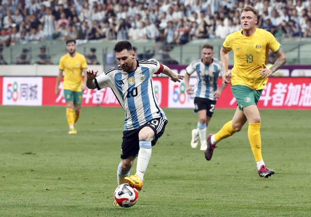 Pemain Argentina, Lionel Messi, saat melawan Australia dalam FIFA Matchday di China pada 15 Juni 2023. Foto: REUTERS/Thomas Peter