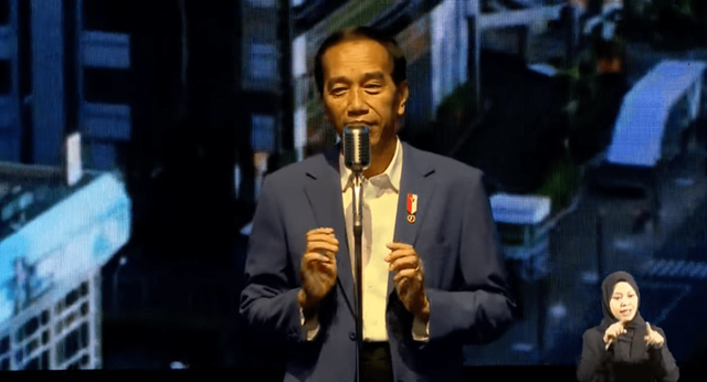 Presiden Joko Widodo menyampaikan sambutan saat meluncurkan Rancangan Rencana Pembangunan Jangka Panjang Nasional (RPJPN) 2025-2045 di Djakarta Theater, Jakarta. Sumber Photo: Youtube Channel Bappenas