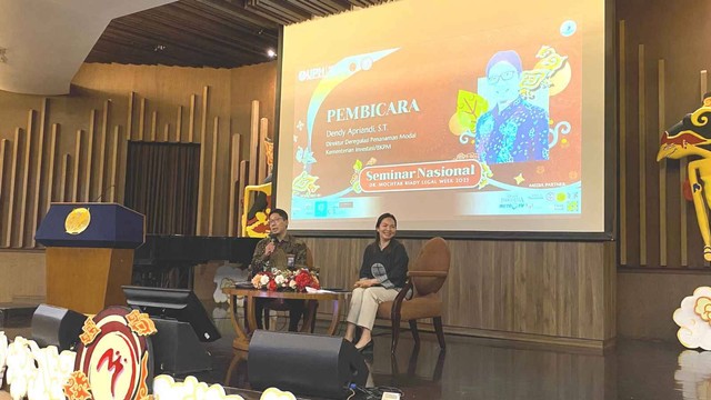 Acara DR. Mochtar Riady Legal Week (DMRLW) 2023 diadakan pada 8-10 Juni 2023 di Kampus UPH Lippo Village. Acara bergengsi yang diadakan oleh Fakultas Hukum (FH) UPH ini mengusung tema “Redefining Public Policy in Ensuring Sustainable Economic Development: Road to Indonesia 2045 Development Agenda”. DMRLW 2023 mencakup tiga rangkaian kegiatan, yakni kompetisi debat hukum nasional, lomba karya tulis ilmiah, dan seminar nasional.