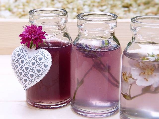 Ilustrasi manfaat air mawar. Sumber: Pixabay/silviarita