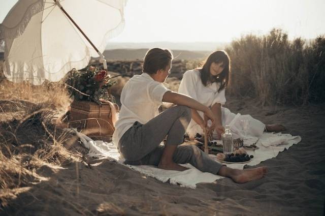 Ilustrasi over posesif adalah, sumber foto: Dziana Hasanbekava by pexels.com