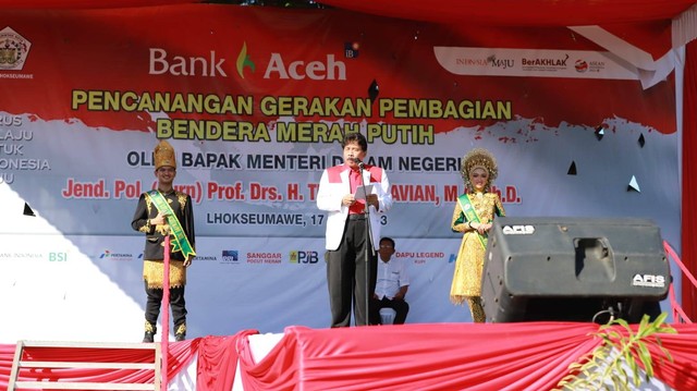 Kepala BPIP Prof. Drs. K.H. Yudian Wahyudi, M.A., Ph.D. saat menjadi pembicara utama dalam kegiatan "Pencangan Gerakan Pembagian Bendera Merah Putih” di Kota Lhokseumawe, Aceh, Sabtu, (17/6). Foto: Dok. Istimewa