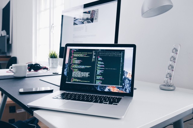 Ilustrasi Cara Cek IP Address Laptop, Unsplash/Christopher Gower
