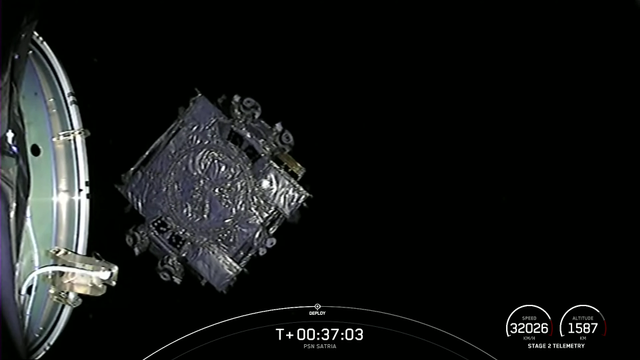 Satelit Satria-1 lepas dari wahana yang diluncurkan roket Falcon 9 untuk terbang menuju slot orbit di posisi 146 derajat Bujur Timur di atas Pulau Papua. Foto: SpaceX/YouTube