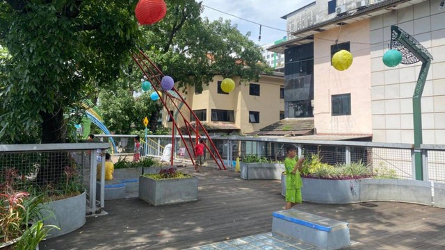 Potret Teras Cihampelas yang dipakai bermain oleh anak-anak di Teras Cihampelas, Setiabudi, Kota Bandung (Dok. Pribadi)