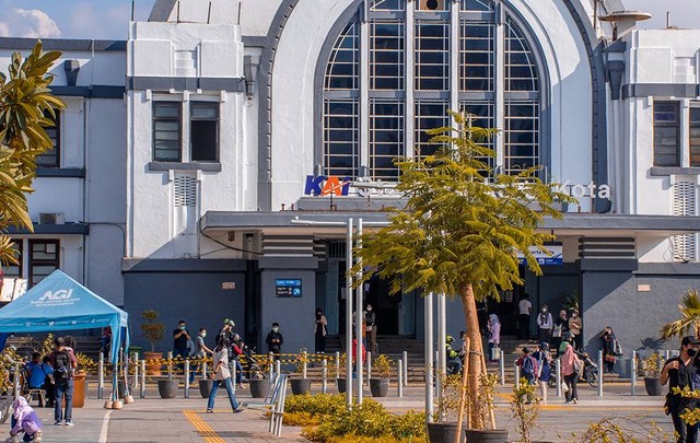 Ilustrasi Stasiun dekat Mall Taman Anggrek. Sumber: www.unsplash.com