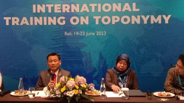 Konferensi pers acara International Training On Toponymy, di Kuta, Kabupaten Badung, Bali, Senin (19/5) - KAD