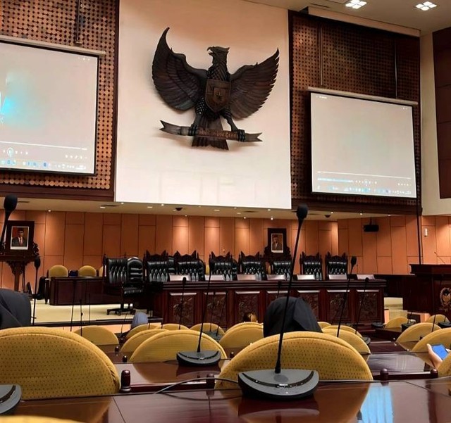 Ruang sidang paripurna MPR/DPR/DPD RI (sumber: dokumentasi penulis)