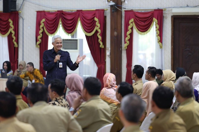 Gubernur Jateng Ganjar Pranowo mengumpulkan Aparat Pengawasan Intern Pemerintah (APIP) se-Jateng di Auditorium Sasana Widya Praja, BPSDM Provinsi Jateng, Kota Semarang, Senin (19/6/2023). Foto: Dok. Istimewa