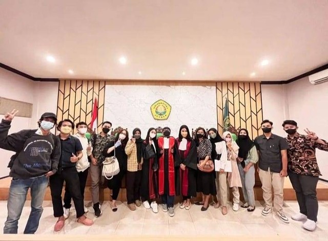 Foto Pribadi Penulis Ketika Praktik Sidang
