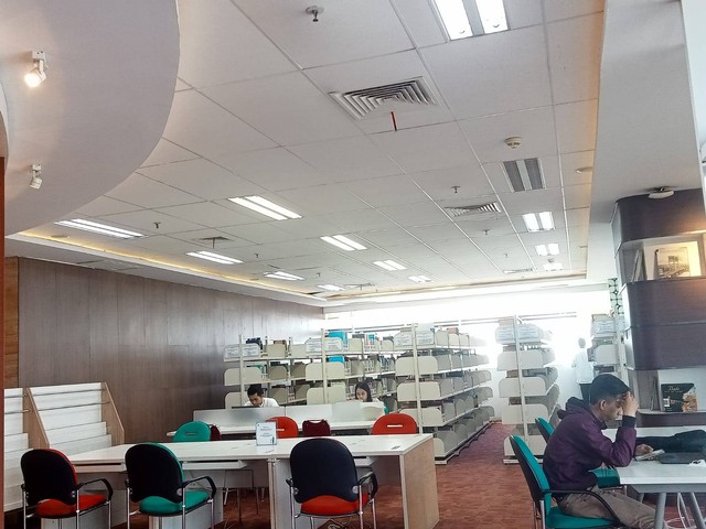 Sarana Ruang Membaca dan Penelitian di Perpustakaan Nasional Republik Indonesia