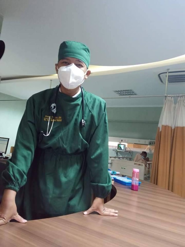Dosen Spesialis Medikal Bedah Prima Trisna Aji yang beberapa kali melakukan penelitian tentang Rabies/Foto : Dokpri