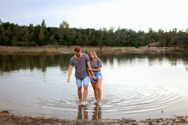 Caption untuk Pacar Bahasa Inggris Singkat Romantis dan Penuh Cinta. Foto: Pexels/Leah Kelley.