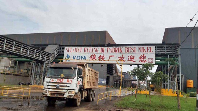 Pabrik pengolahan nikel milik PT VDNI yang terletak di Desa Morosi, Kabupaten Konawe. Foto: Attamimi/kendarinesia.