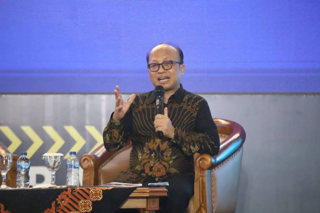 Sekjen Kemnaker Anwar Sanusi saat kenalkan program Kemnaker bagi talenta muda di Yogyakarta. Foto: Kemnaker RI