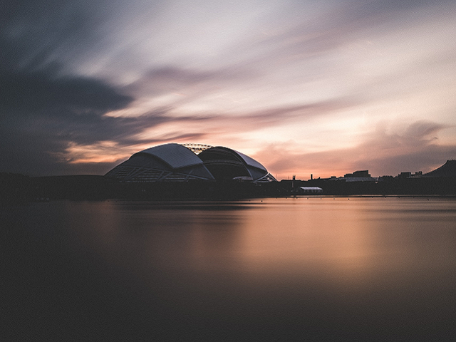 Ilustrasi National Stadium Singapore. Sumber: unsplash.com/EugeneLim