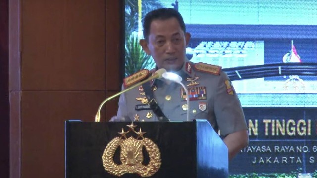 Kapolri Jenderal Listyo Sigit Prabowo memberikan arahan di upacara Wisuda Sekolah Tinggi Ilmu Kepolisian (STIK), Rabu (21/6/2023). Foto: Dok. YouTube/STIK