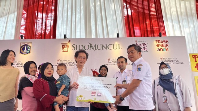 Sido Muncul memberikan bantuan sebesar Rp 135 juta untuk 13 anak terduga stunting di Cipete Selatan. Foto: dok. Sido Muncul