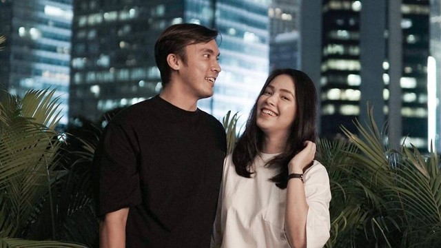 Rendy Kjaernett dan istrinya, Lady Nayoan. Foto: Instagram/@rendykjaernett1