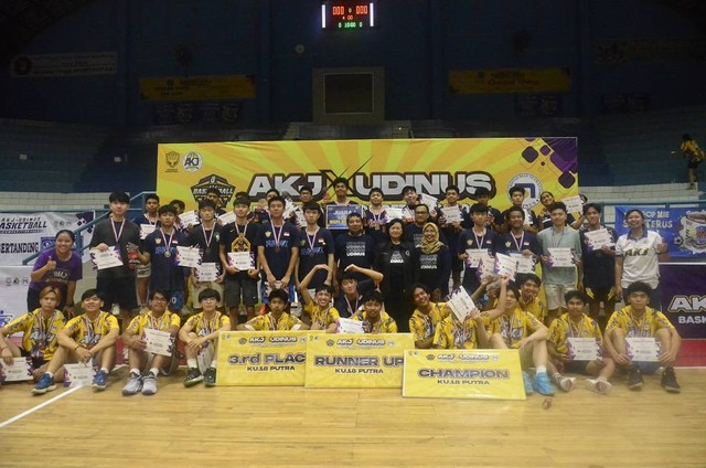 Para Juara di Ajang Udinus X AKJ Basketball Competition 