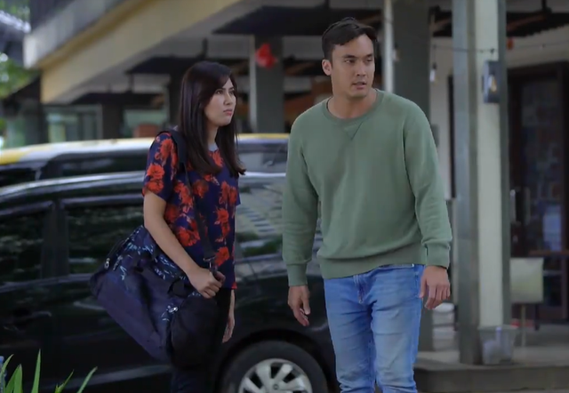 Adegan Syahnaz Sadiqah dan Rendy Kjaernett di FTV Love You Mimi Ugal Ugalan. Foto: Vidio