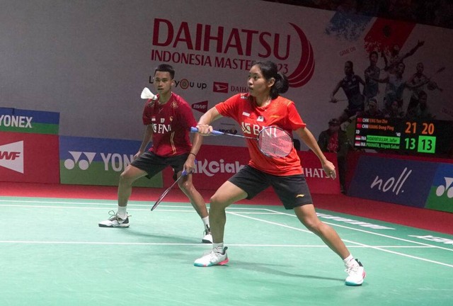 Pasangan ganda campuran Indonesia, Jafar Hidayatullah/Aisyah Salsabila, di Indonesia Masters 2023 (27/1/2023). Foto: Dok. PBSI