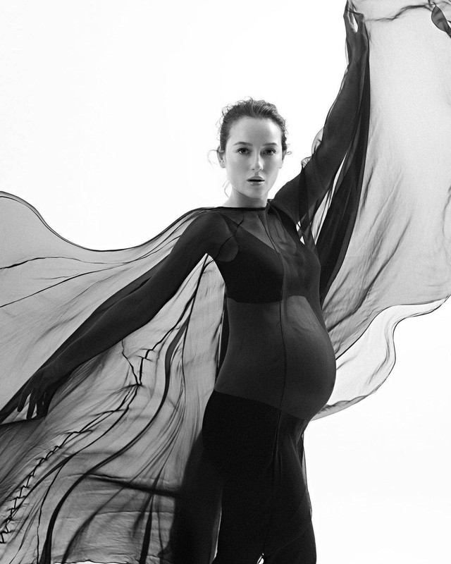 Pesona Julie Estelle saat Maternity Shoot. Foto: Instagram/@julstelle