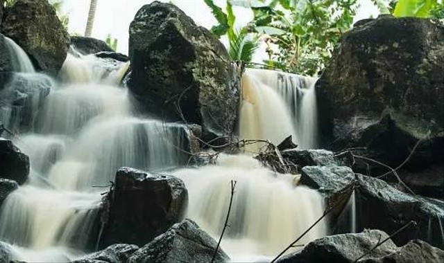 Ilustrasi Curug Panetean  Sumber www.unsplash.com