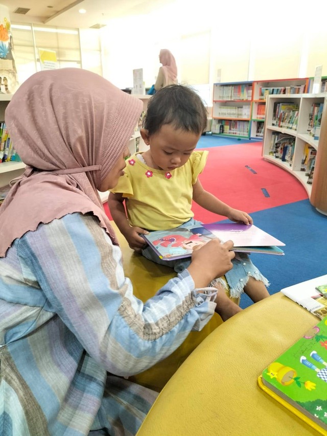 Kegiatan Membaca pada Anak di Perpustakaan Nasional. Sumber: Dokumentasi Pribadi