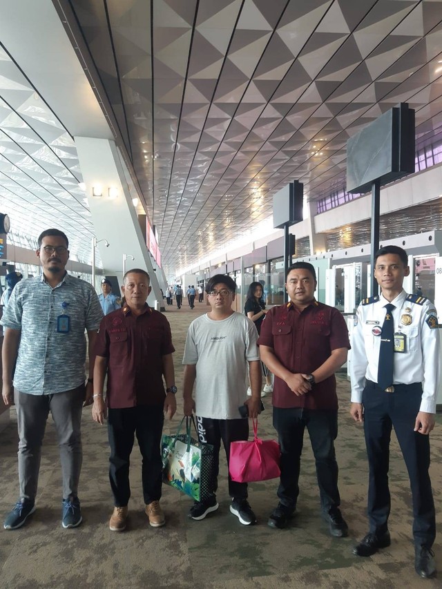 Imigrasi Cilacap Deportasi WNA Taiwan Lewat Bandara Soetta | Kumparan.com