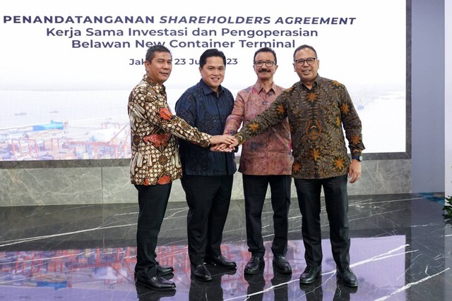 Penandatanganan  Kerjasama Investasi dan Pengoperasian Belawan New Container Terminal (BNCT) Pelindo dengan Konsorsium INA-DP World, Jumat (23/6/2023). Foto: Kementerian BUMN