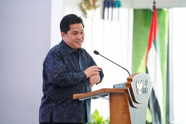 Menteri BUMN Erick Thohir memberi sambutan di penandatanganan  Kerjasama Investasi dan Pengoperasian Belawan New Container Terminal (BNCT) Pelindo dengan Konsorsium INA-DP World, Jumat (23/6/2023). Foto: Kementerian BUMN