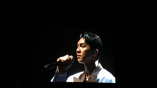 Konser Lee Seung Gi di The Dreamer's Dream - Chapter 2 di Istora Senayan pada Sabtu (24/6/2023). Foto: Annisa Thahira Madina/kumparan