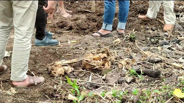Penemuan tulang bayi di Purwokerto. Foto: S. Yanuar