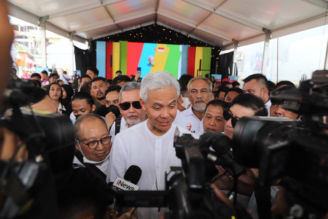 Ganjar Pranowo memberi keterangan usai menghadiri Deklarasi 1000 Lawyers dan Paralega se-Indonesia di Pasar Minggu, Jakarta, Minggu (25/6/2023). Foto: Dicky Adam Sidiq/kumparan